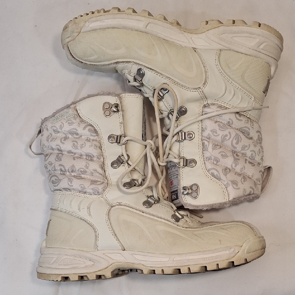 Helly Hansen Women's Cream Color Winter Boots.Waterproof And Insulated.